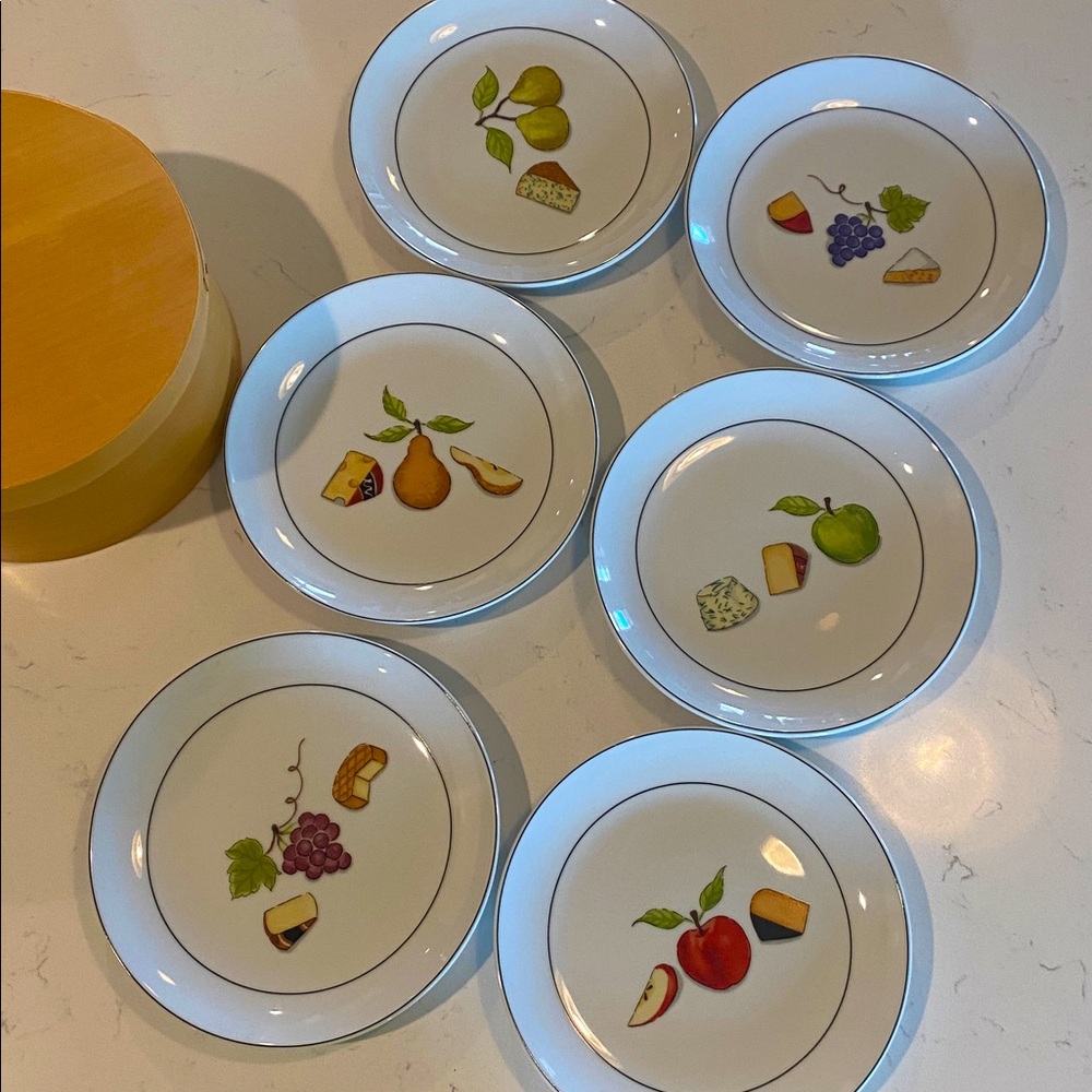 In Original Case Crate & Barrel Nancy Green Fruit Fromage Appetizer Plates Set 6